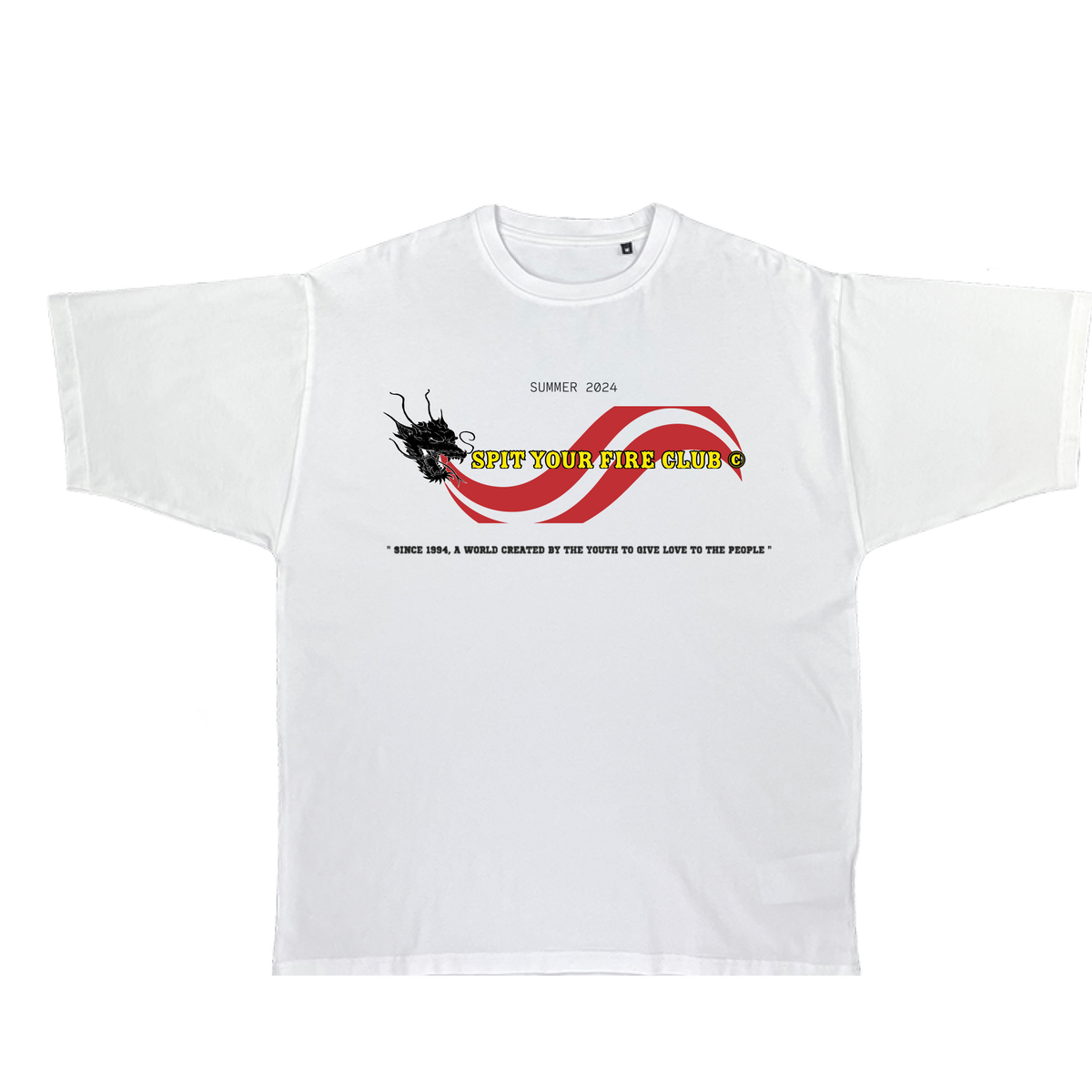 t-shirt en coton heavyweight avec un design artistique unique et texte stylé, collection été 2024.